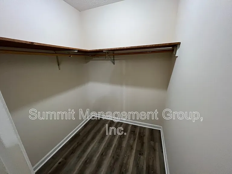 555 Cowan Rd — Photo 14