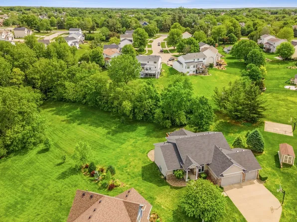 1702 Quail Cove Ct, West Des Moines, IA 50265