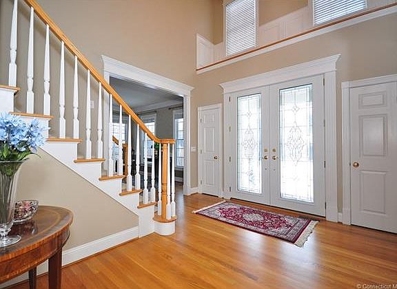 3rd image of 246 Kingswood Dr