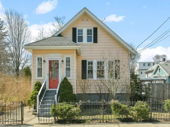 103 Hawthorne St, Roslindale, MA 02131