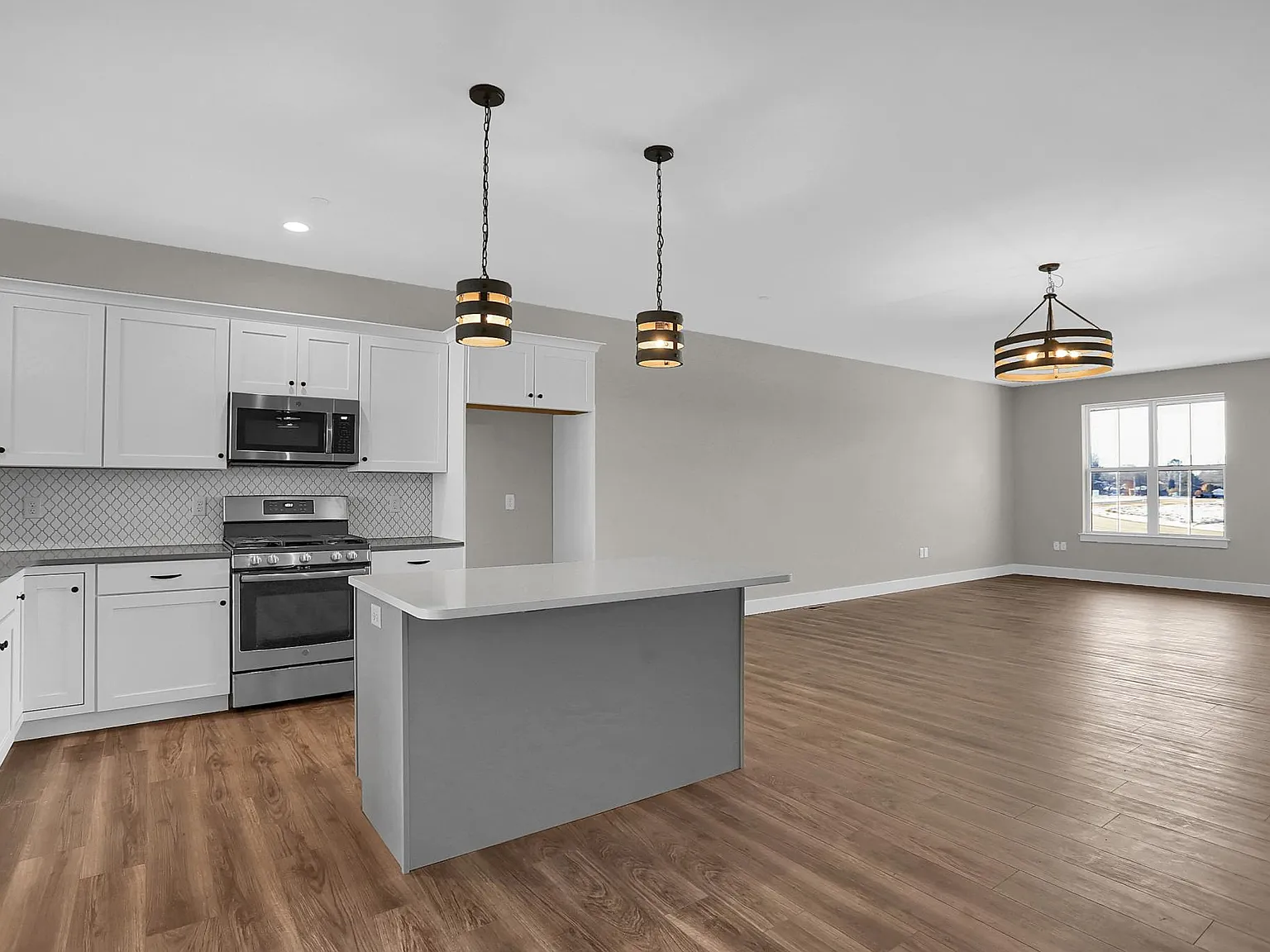 3 bed, 1856 sqft, $2,400 — Photo 4