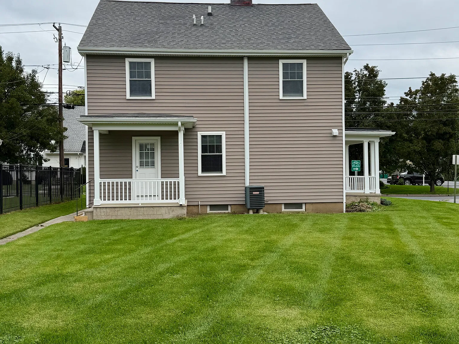 4 bed, 2.5 bath, 2088 sqft, $2,850 — Photo 3