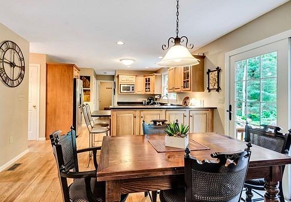 5th image of 28 Vineyard Pl