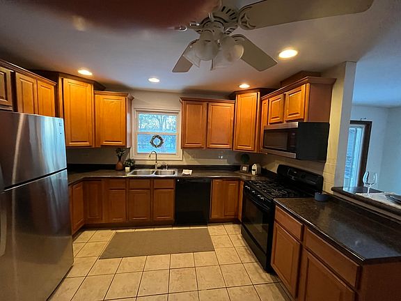 4th image of 7825 W 101st St