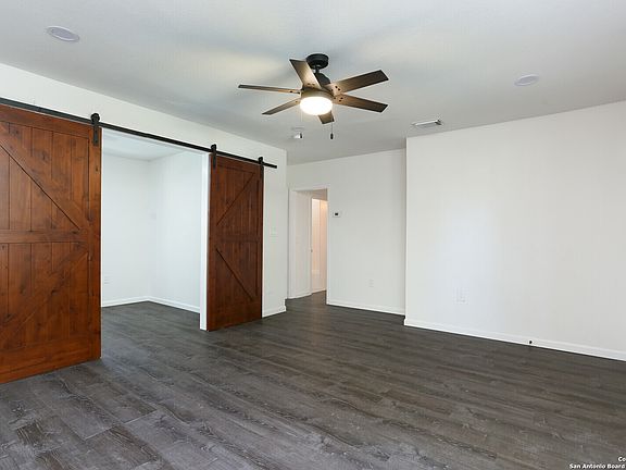5th image of 429 LOVERA BLVD