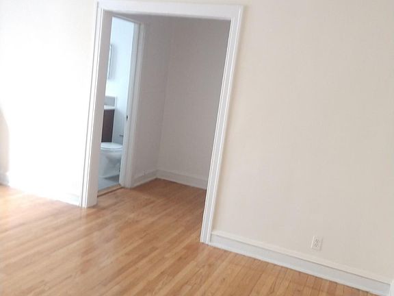 3rd image of 1337 W Estes Ave #37