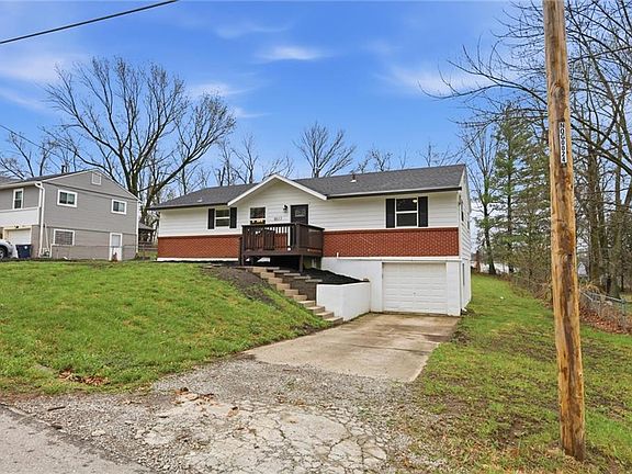 3rd image of 5517 NE 62nd St