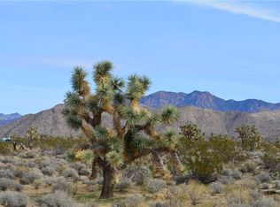 11872 S Date Creek Rd, Yucca, AZ 86438