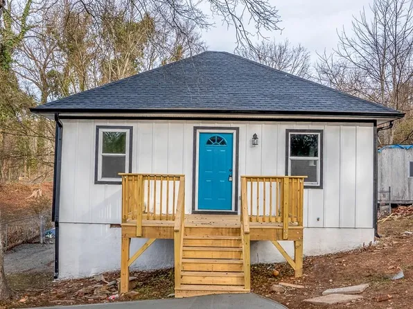 14 Cherry St, Badin, NC 28009