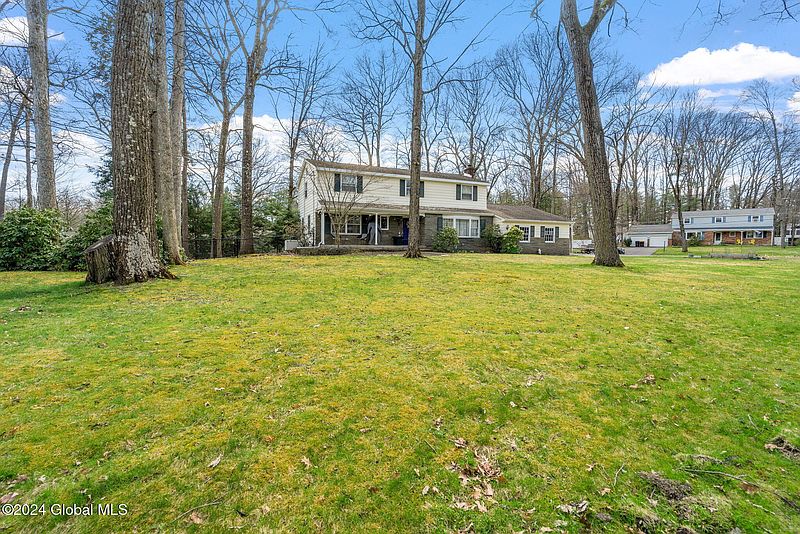 4th image of 2 Hemlock Drive