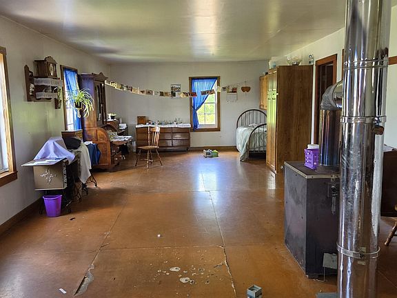 3rd image of 445 18th St