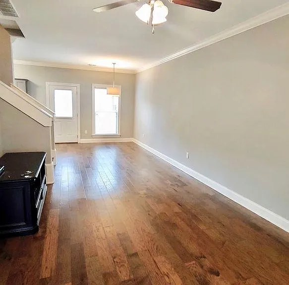 430 Walker Cir — Photo 3