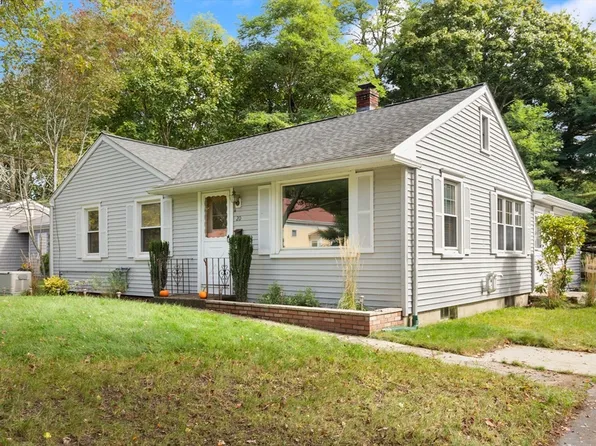 20 Pearse Rd, Swansea, MA 02777