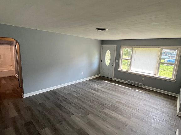 4th image of 3235 New Lynnview Dr