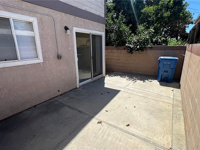 1077 E 71st Way — Photo 6