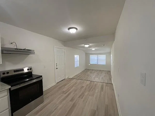 3 bed, 2.0 bath, 1447 sqft, $1,600 — Photo 4