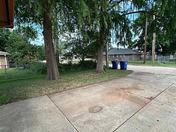 3rd image of 2218 W Randall Ave