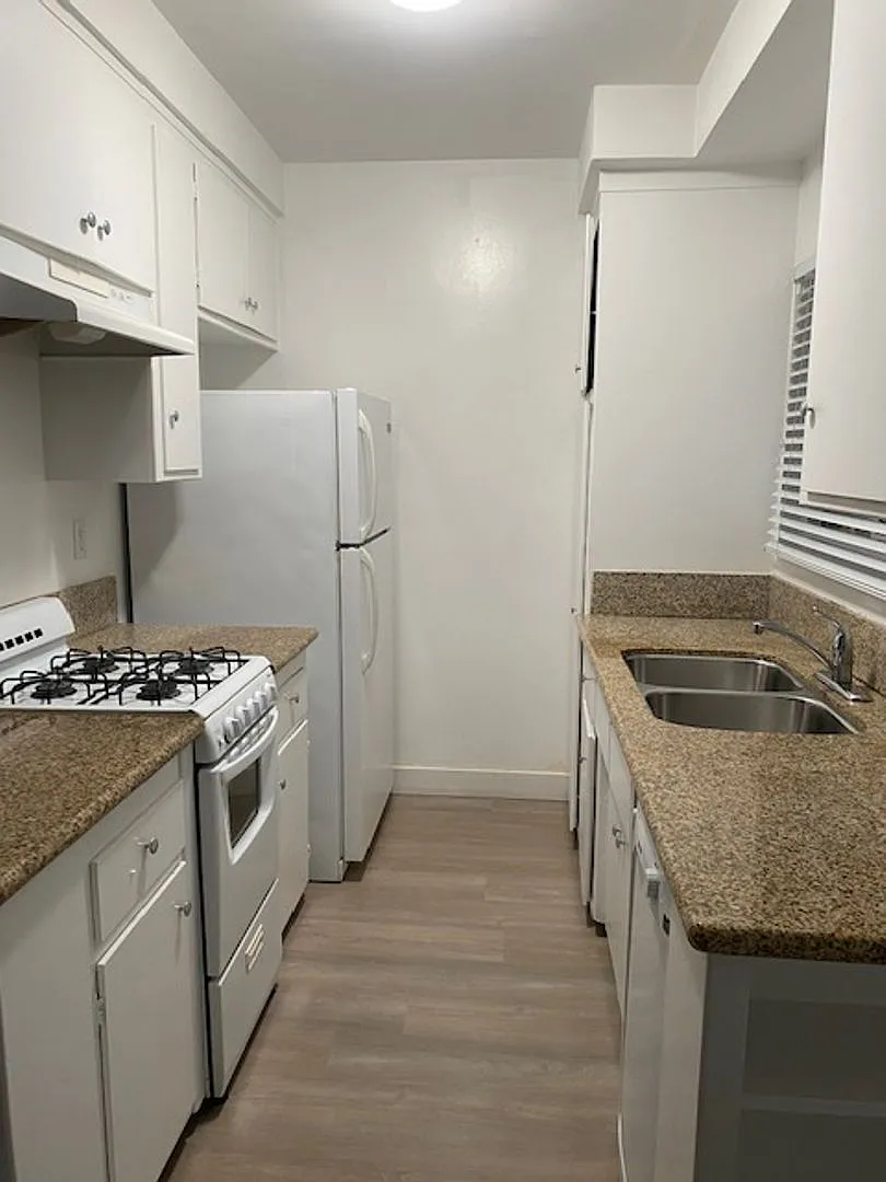 12720 Pacific Ave — Photo 2