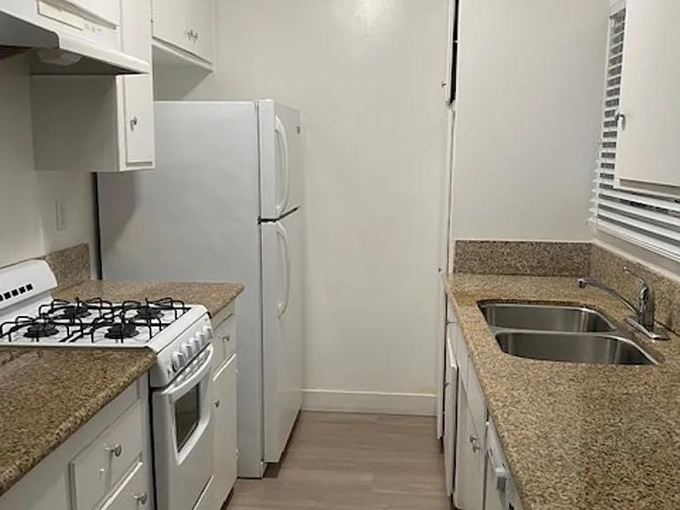 12720 Pacific Ave — Photo 2