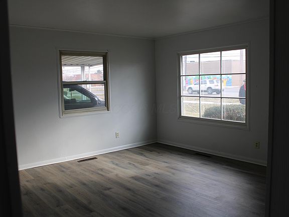 4th image of 1257 Brentnell Ave