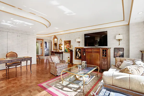 Sold by SW Realty Capital LLC | media 13