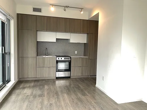 159 Dundas St E Photo 1