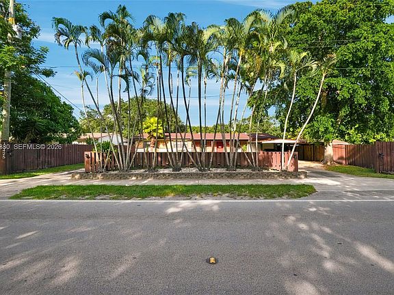 3rd image of 15425 N Miami Ave
