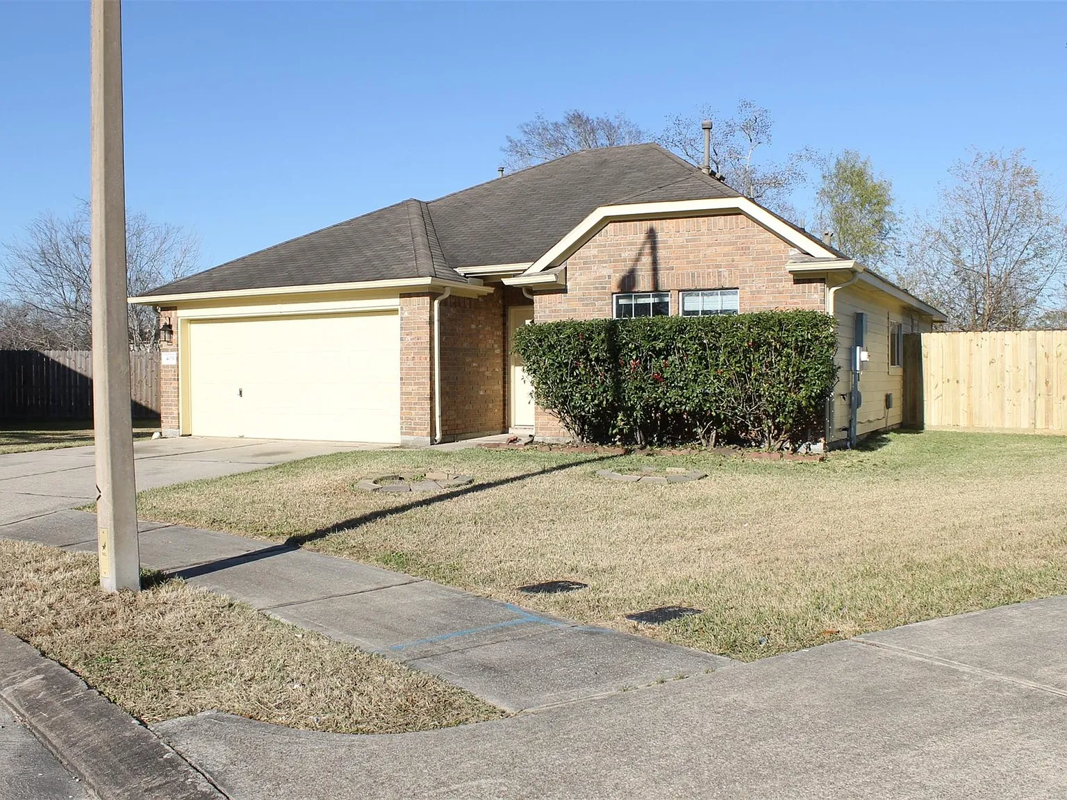 3 bed, 2.0 bath, 1291 sqft, $2,250 — Photo 3