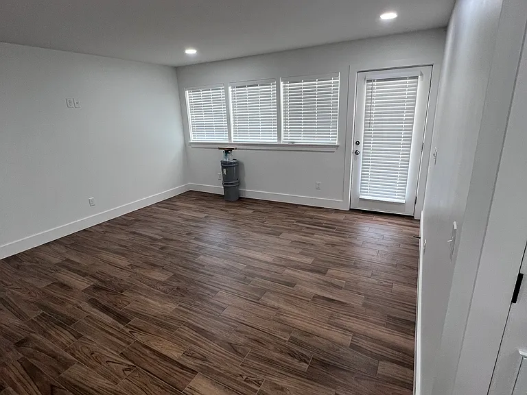 2904 W 21st St — Photo 9