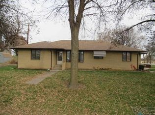 401 Riggs St, Lester, IA 51242
