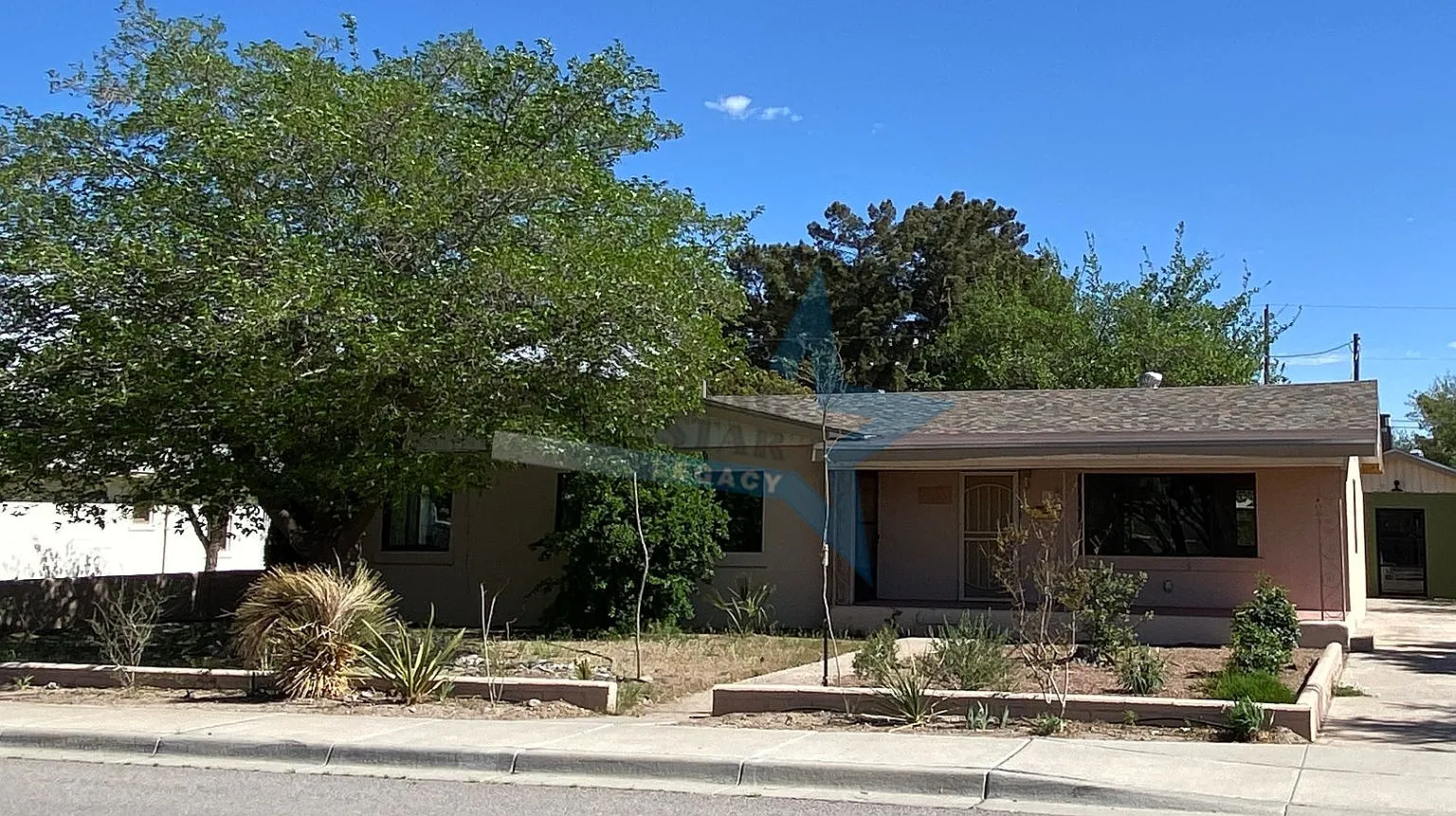 615 W May Ave — Photo 1