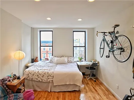 Rented by Century 21 Metropolitan | media 32