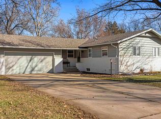 724 Crescent Dr, Hesston, KS 67062