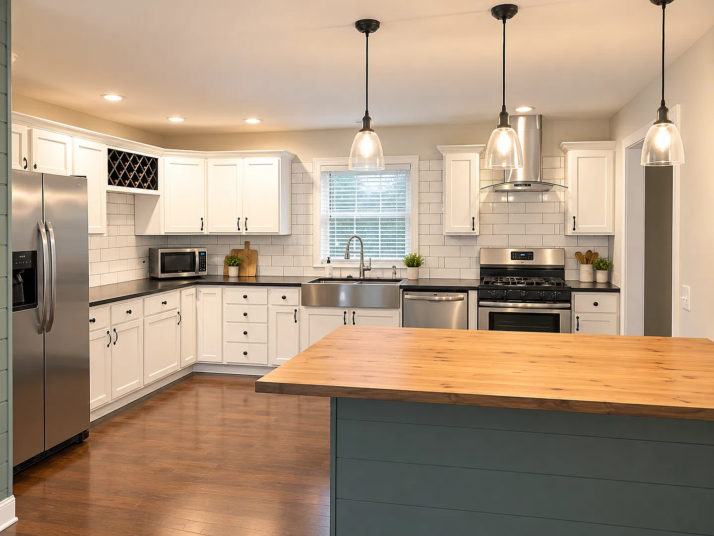 Beautifully Renovated 3-Bedroom Home in Southwood with 2-Car Garage! — Photo 3