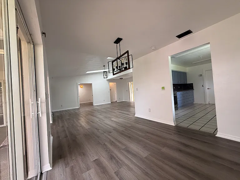 5840 Crabwood Ct — Photo 9