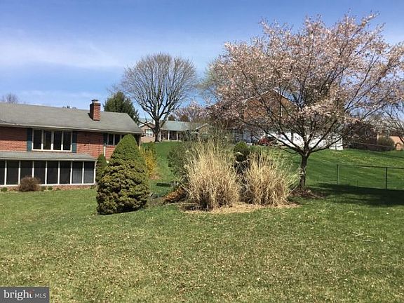 2nd image of 30 Redwood Dr