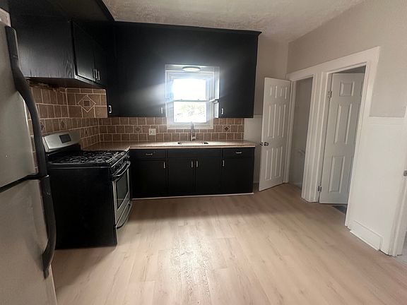 4th image of 148 Glide St