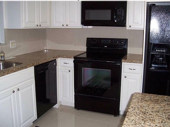 3rd image of 3100 NE 49th St APT 203
