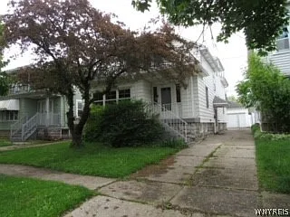 157 Springville Ave #LOWER