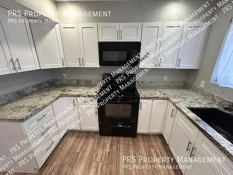 2207 W Monroe St — Photo 12