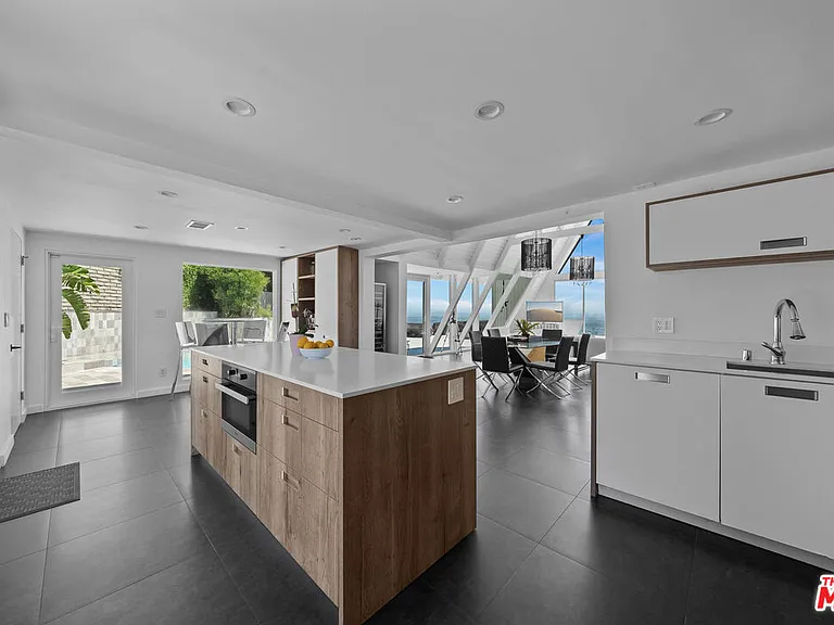 8460 Cole Crest Dr — Photo 8