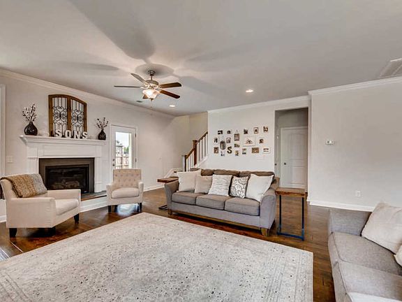 5th image of 1923 Satinwood Dr