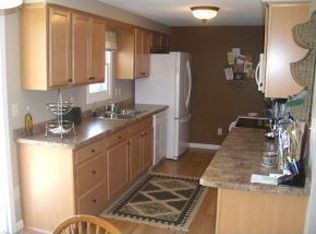 101 Crestview Ln, Waupaca, WI 54981