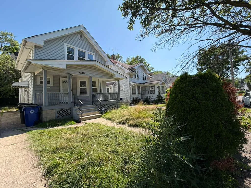 3 bed, 932 sqft, $1,275 — Photo 3