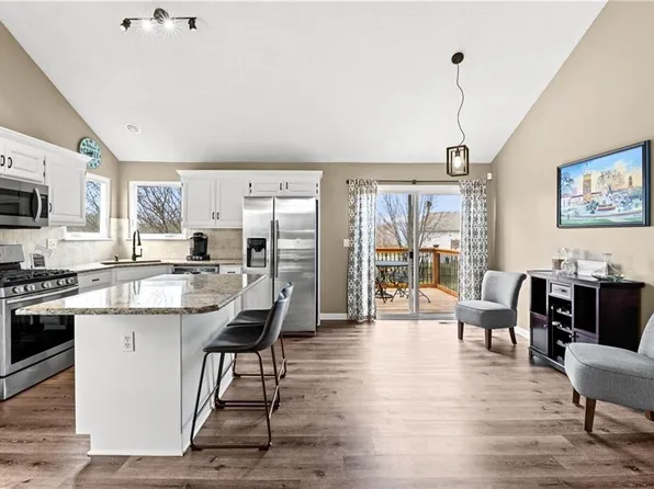 15730 S Locust St, Olathe, KS 66062