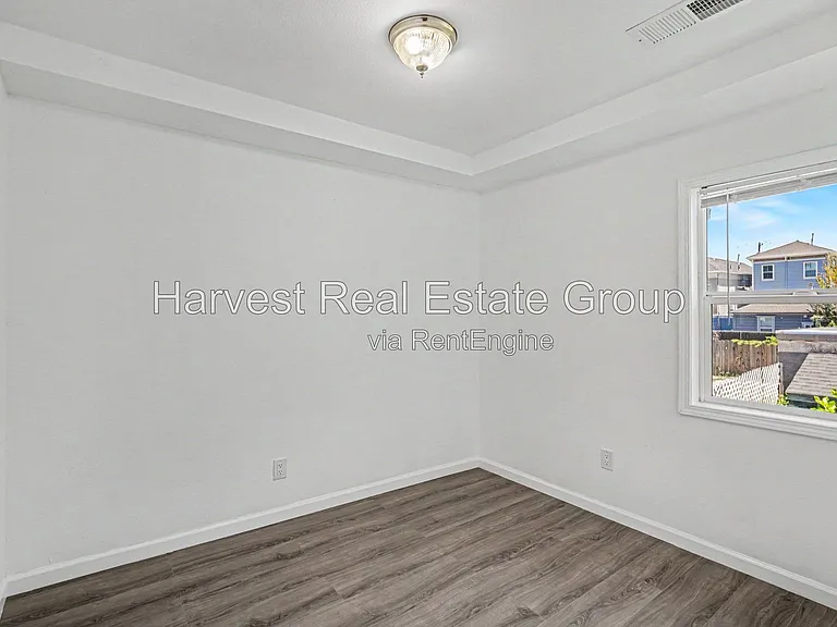 812 Chester St — Photo 7