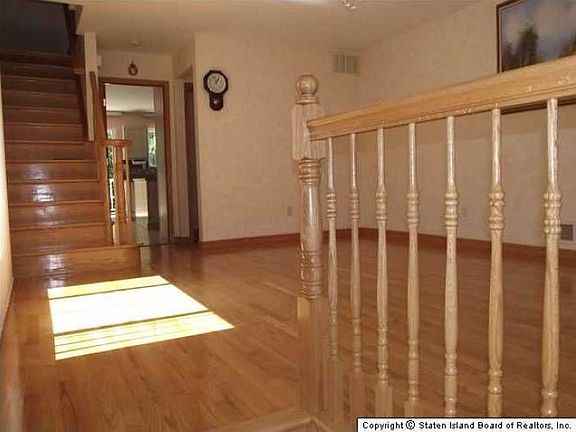 3rd image of 30 Berry Ct