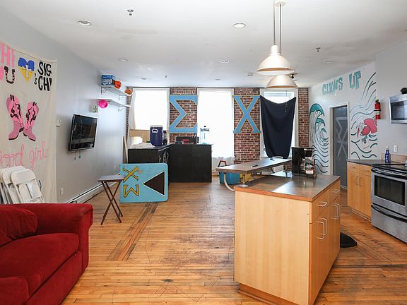 5th image of 74 Carroll St APT 3