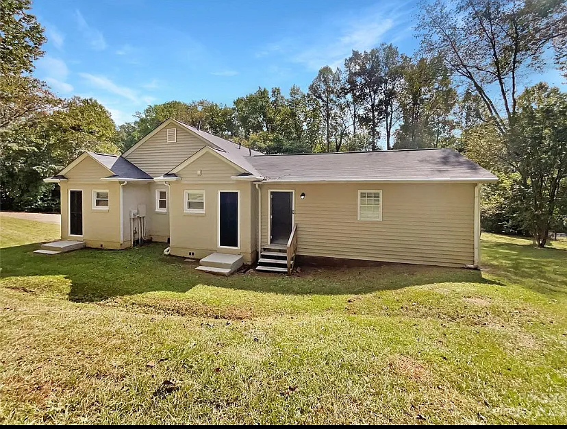 4 bed, 1951 sqft, $2,650 — Photo 3