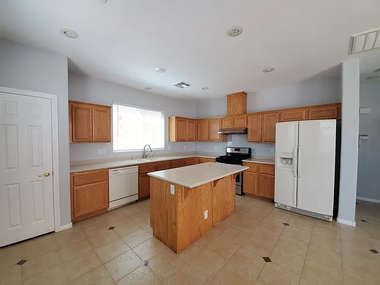 11077 Crystal Crest Ct — Photo 10